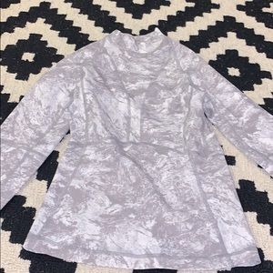 BRAND NEW gray/white Lululemon top size 6